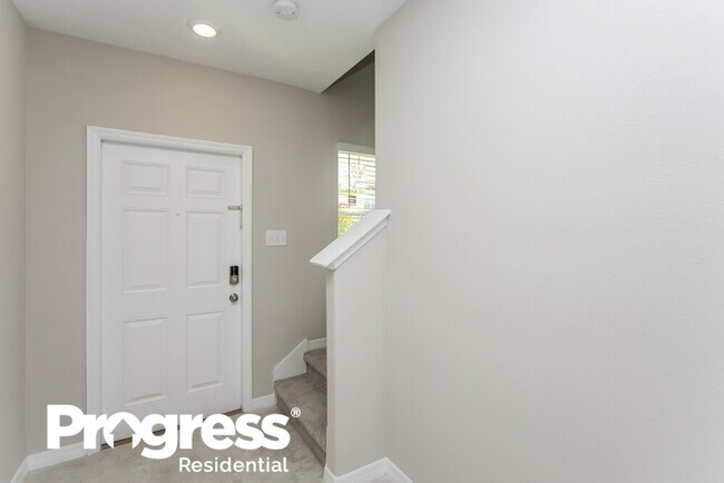 Building Photo - 2255 Treesdale Ave