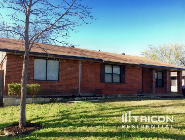 Building Photo - 806 E Vista Dr