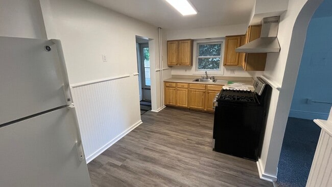 Foto del edificio - TURN KEY!!!! Fully Renovated 3 Bedroom Apa...