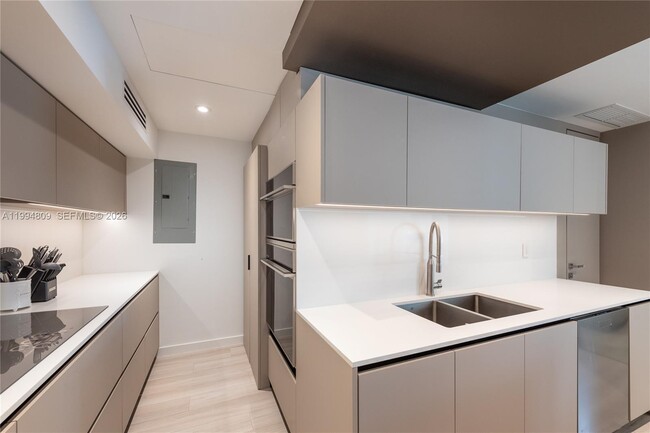 Building Photo - 255 Galen Dr