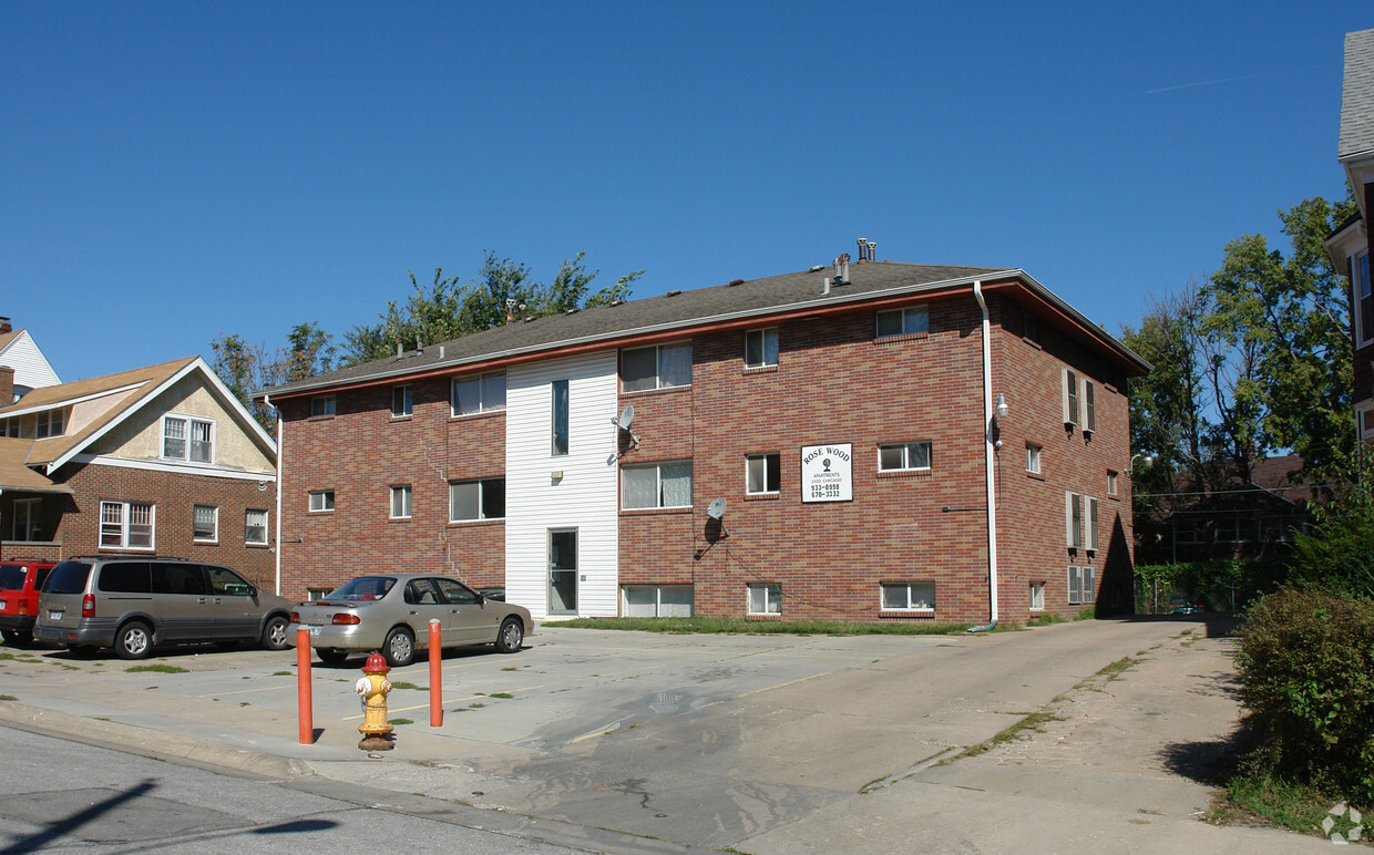 Foto del edificio - Rose Wood Apartments