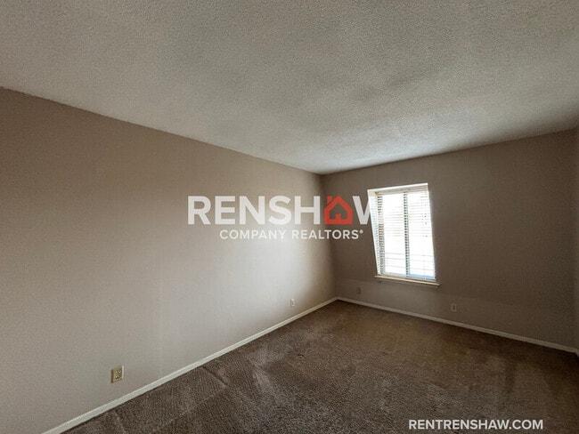 Foto del edificio - 6620 Poplar Woods Cir S