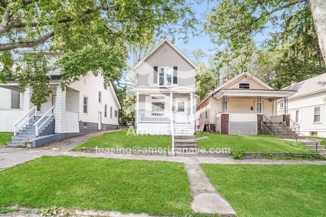 Building Photo - 318 E Thrush Ave