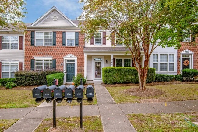 Building Photo - 9366 Greenheather Dr