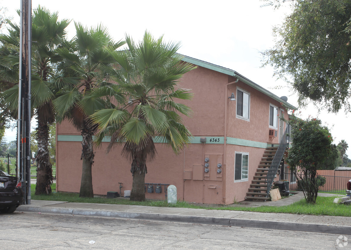 Foto del edificio - Hilltop Garden Apartments