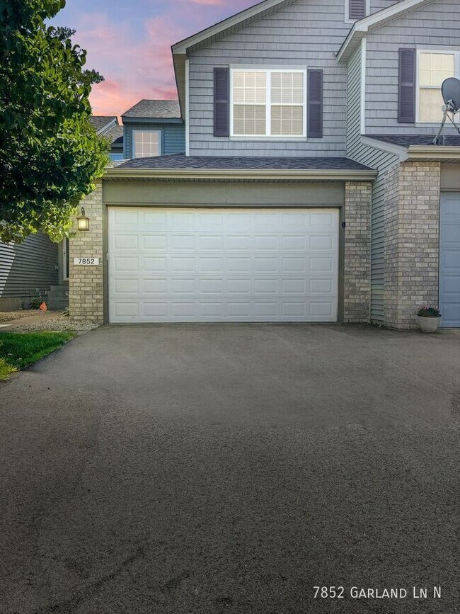 Foto del edificio - 7852 Garland Ln N