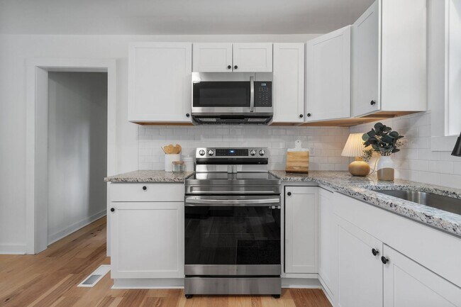 Foto del edificio - Modern Charm in Desirable East Ridge Neigh...