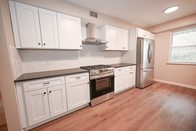 Building Photo - 7011 Stadium Dr