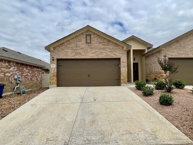 Building Photo - 325 Emma Dr