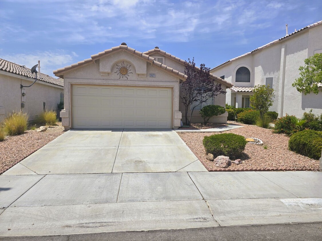 Primary Photo - Cozy 3 Bedroom Single Story Home with a Den