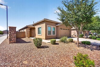 Building Photo - 261 Pinnacle Ridge Dr