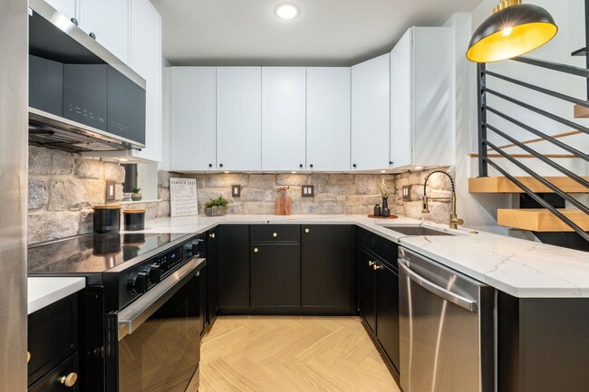 Photo - 609 S Orianna St Townhome