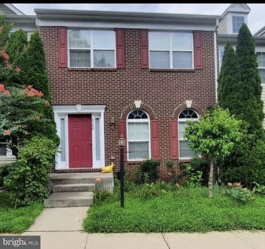 Foto del edificio - 8268 Linblake Ct