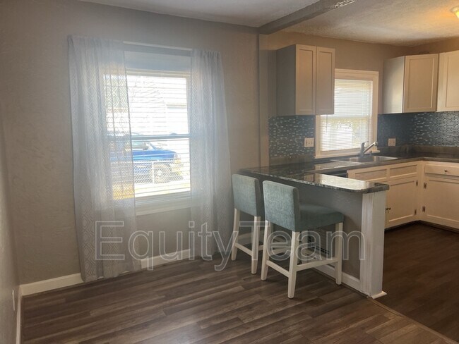 Building Photo - 1037 Croyden Dr