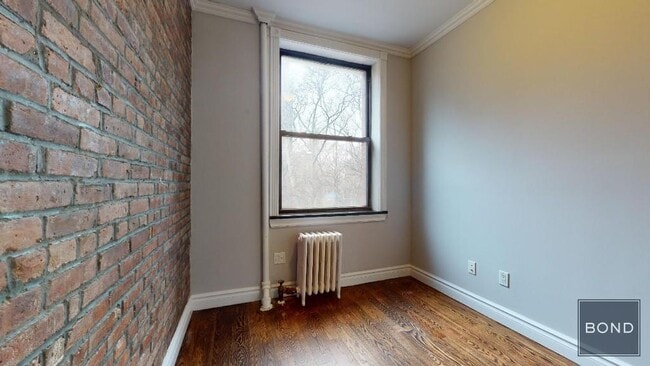 Building Photo - 326 E 35th St