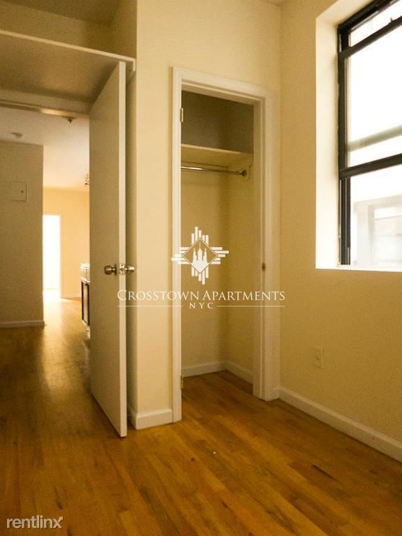 Foto del edificio - 209 E 3rd St
