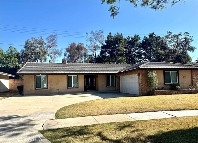 Building Photo - 2708 E Lizbeth Ave