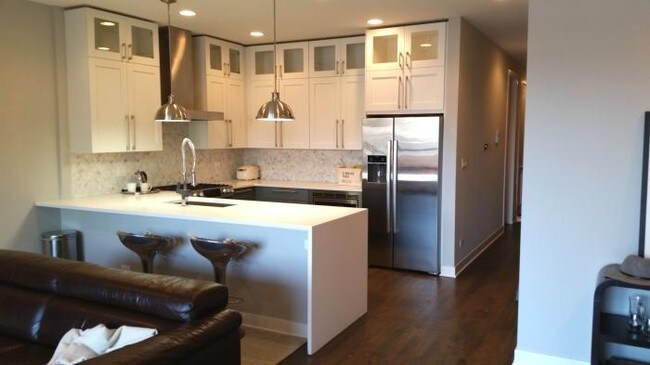 Building Photo - 3 bedroom in CHICAGO IL 60614