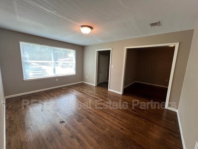 Building Photo - 515 Melba Ave