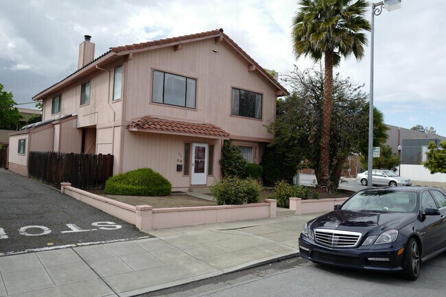 Building Photo - 405 S Murphy Ave