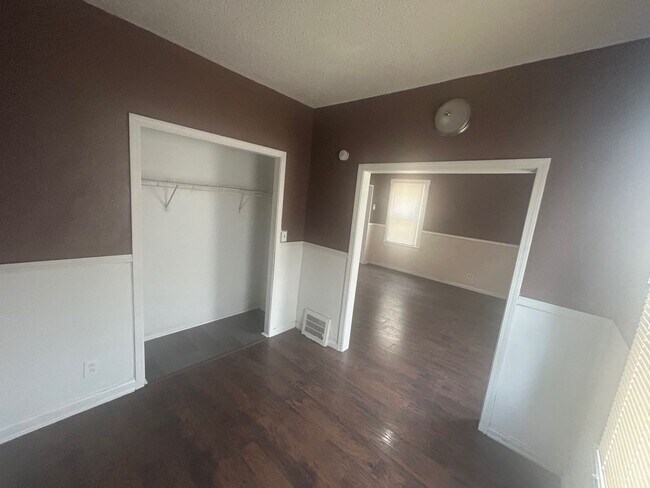 Foto del edificio - Charming 3-Bedroom Property in Prime Location