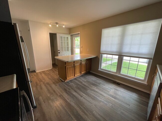 Building Photo - 36425 Park Pl Dr