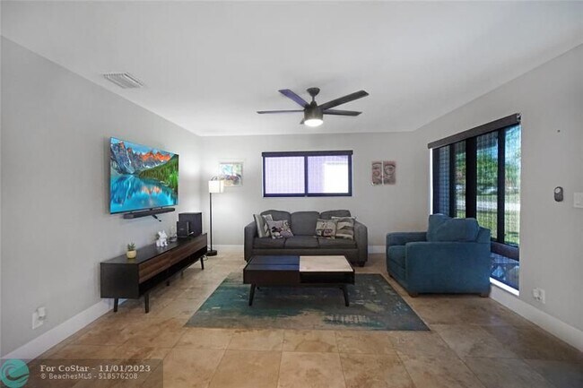 Foto del edificio - 260 NE 51st Ct
