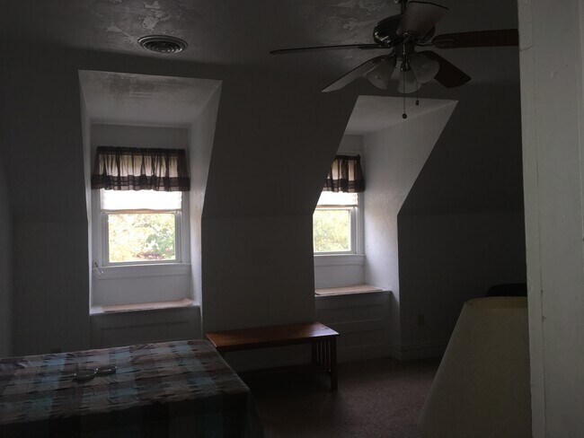 Building Photo - 5444 Baywood St