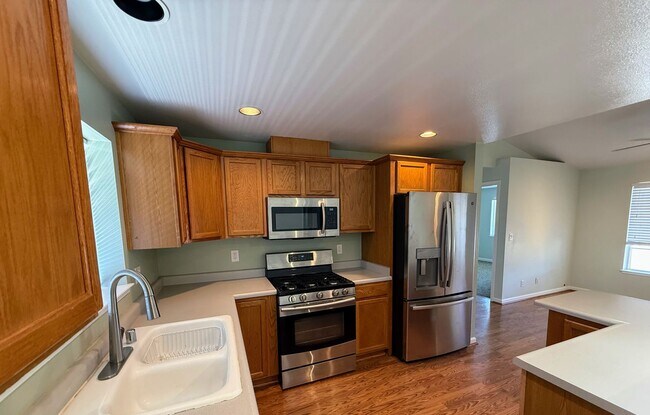 Building Photo - Beautiful Chichester home with spectacular...