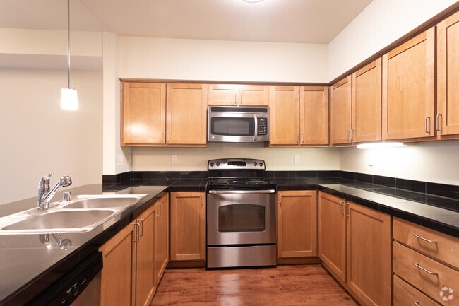 2BR, 2BA - 968SF - Shangri-La Apartments