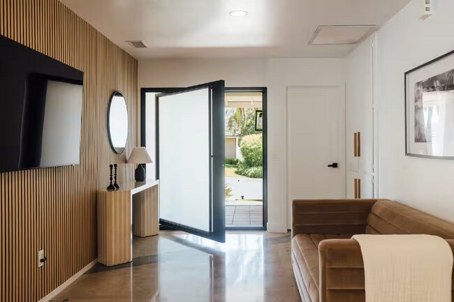 Building Photo - 4816 Refugio Ave