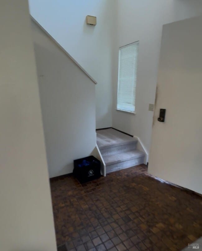 Foto del edificio - 33 Lakeview Ct