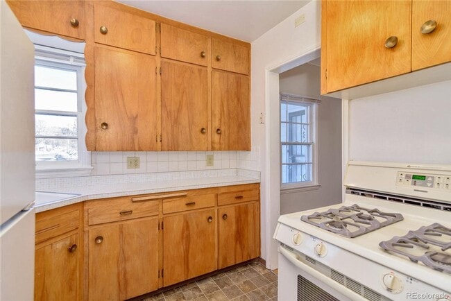 Building Photo - University Park Single