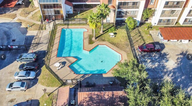 Foto del edificio - 10110 Forum West Dr