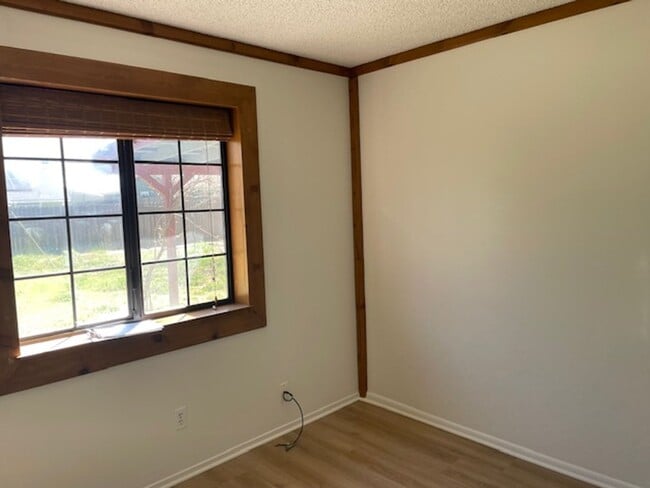 Building Photo - Cozy 3 Bedroom House for Rent (Available 6.10.26)