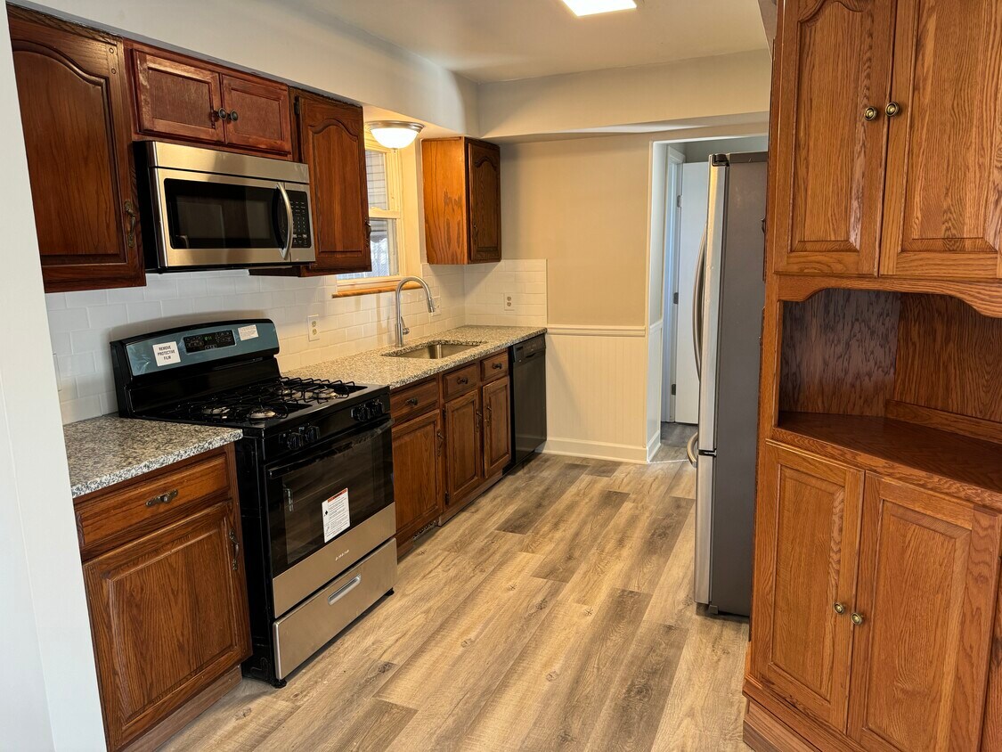 Granite countertops and stainless steel appliances help to make meal prep more enjoyable - 32953 Alva Dr