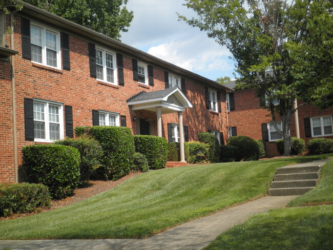 Exterior - Lake Hill Apartments