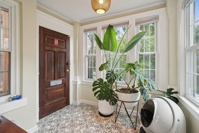 Foto del edificio - 6101 Highland Pl