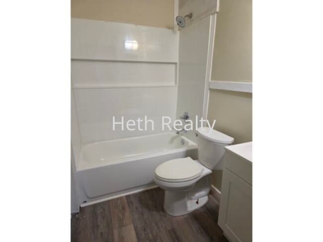 Photo - Commercial Space with a large lot, fully f... House