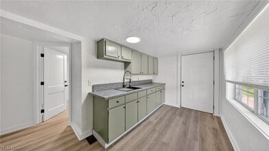 Building Photo - 511 Brown St