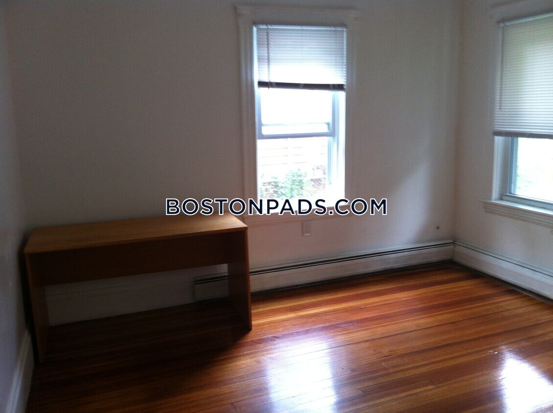 26 Holworthy Pl Unit 2, Cambridge, MA 02138 Room for Rent in