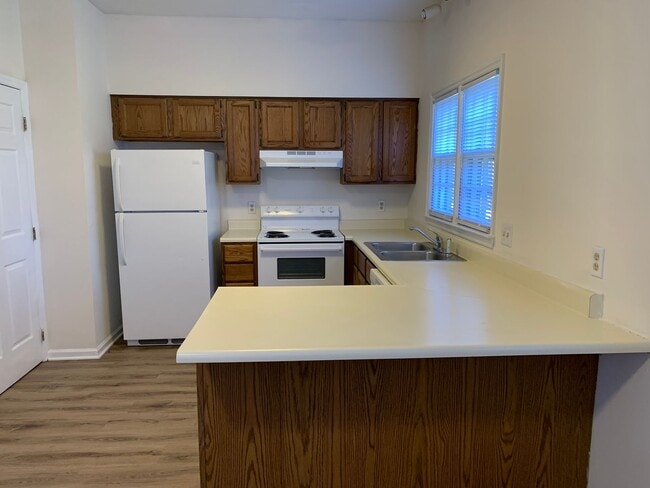 Foto del edificio - NORTHWEST RALEIGH TOWNHOME, AFFORDABLY PRICED FOR IMMEDIATE MOVE IN
