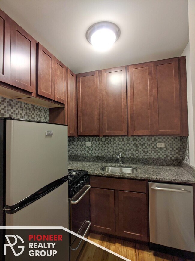Foto del edificio - 560 W Arlington Pl