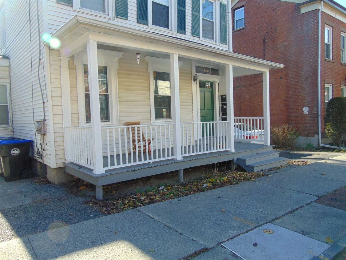 186 Mill St Unit 2, Poughkeepsie, NY 12601 Room for Rent in