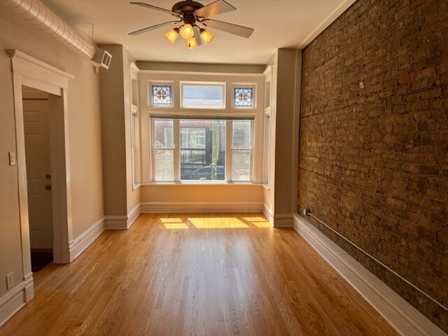 Foto del edificio - 1746 W Beach Ave