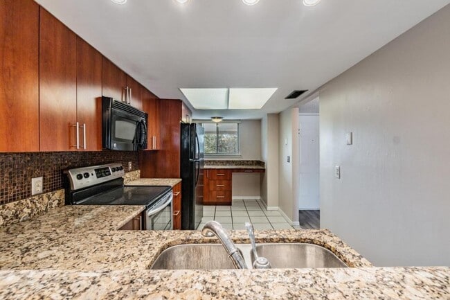 Building Photo - 6336 Newtown Cir