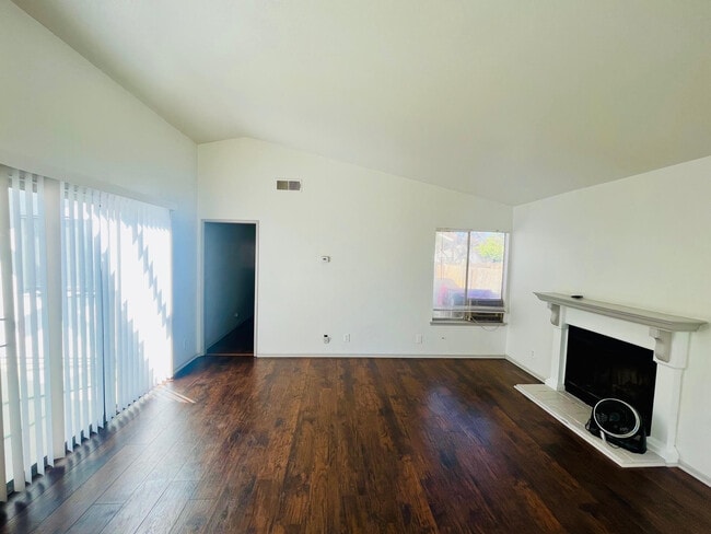 Foto del edificio - 42933 Guyman Ave