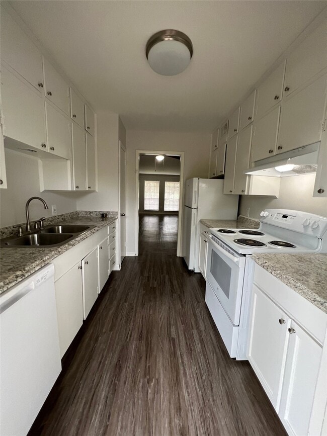 Foto del edificio - 500 Willow Dr