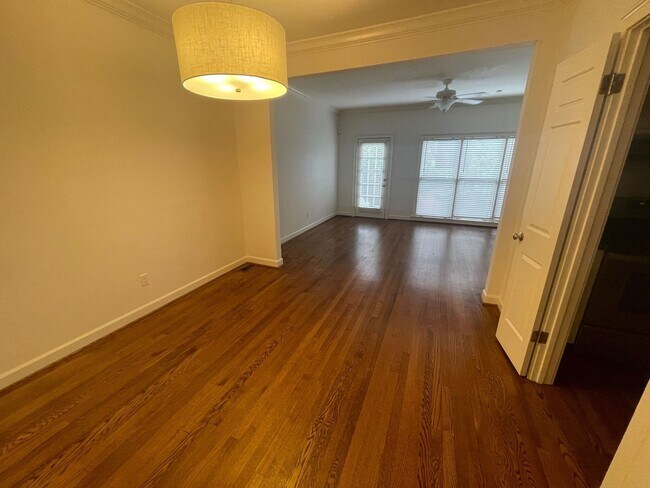 Building Photo - 3 bdrm / 3 bath Townhome - Coming Soon!