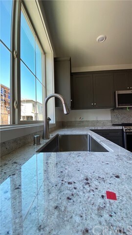 Building Photo - 18318 Iris Ln